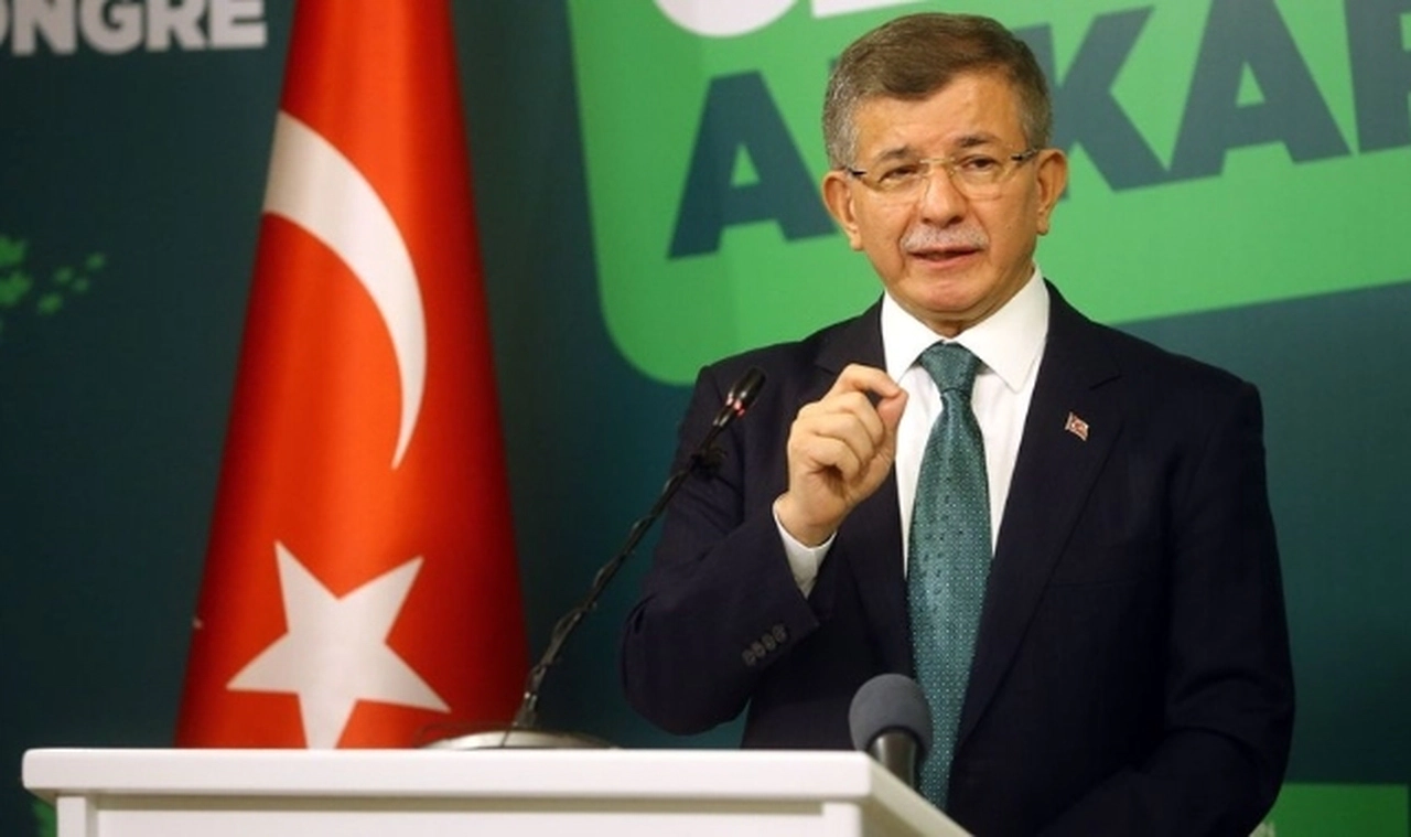 Davutoğlu, Bahçeli'nin 'Hadi işine bak' lafına tepki gösterdi: Kim korkar gazeteciden biliyor musunuz?
