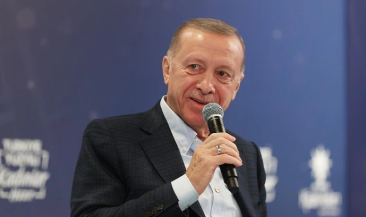Erdoğan: Türk bayrağı ve Türk kavramından nefret edenlerle mücadelemizin süreceği bir seçimi yaşayacağız
