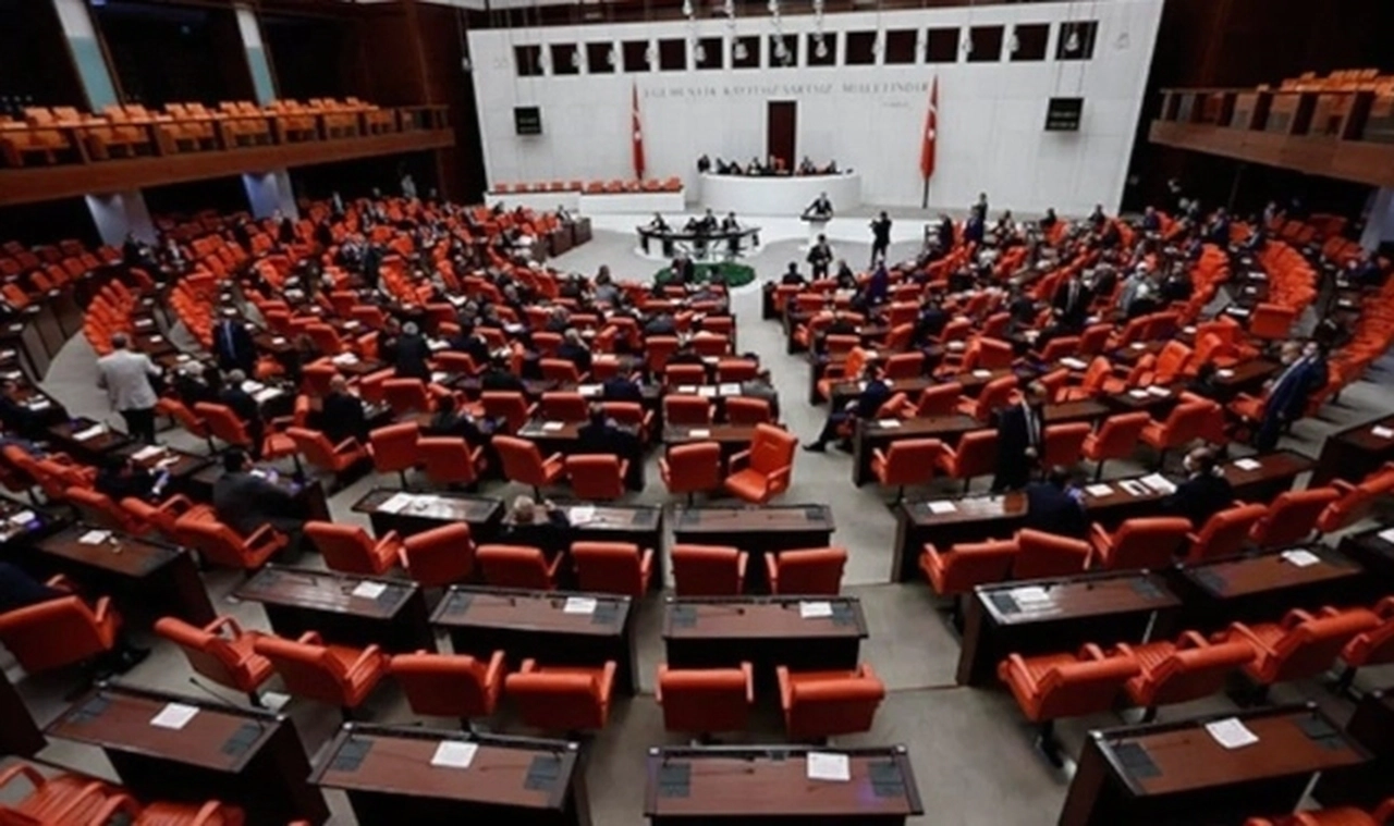 İYİ Partili Usta: Başörtüsü teklifi Meclis’ten geçmeyecek