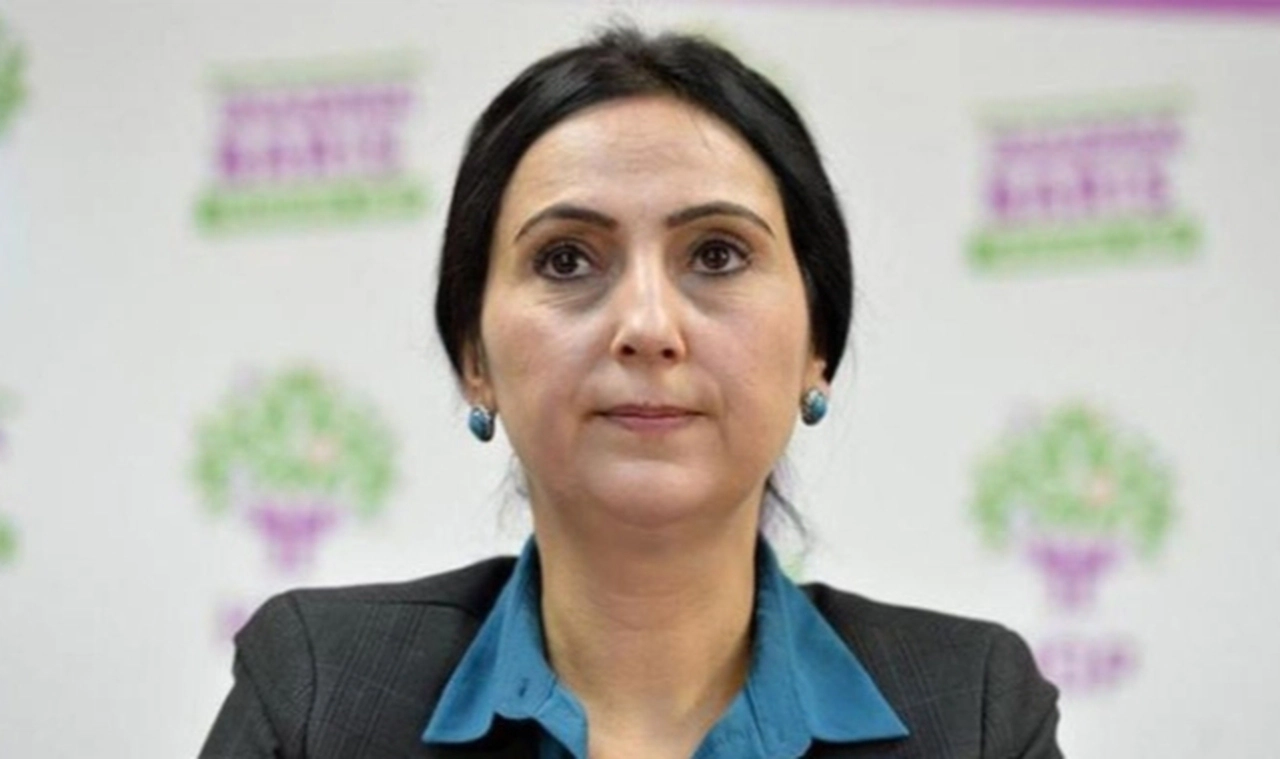 Kendini Demirtaş'ın avukatı olarak tanıtan kişi, Yüksekdağ'ı arayıp 'Kaza yaptık, annen yaralı' demiş