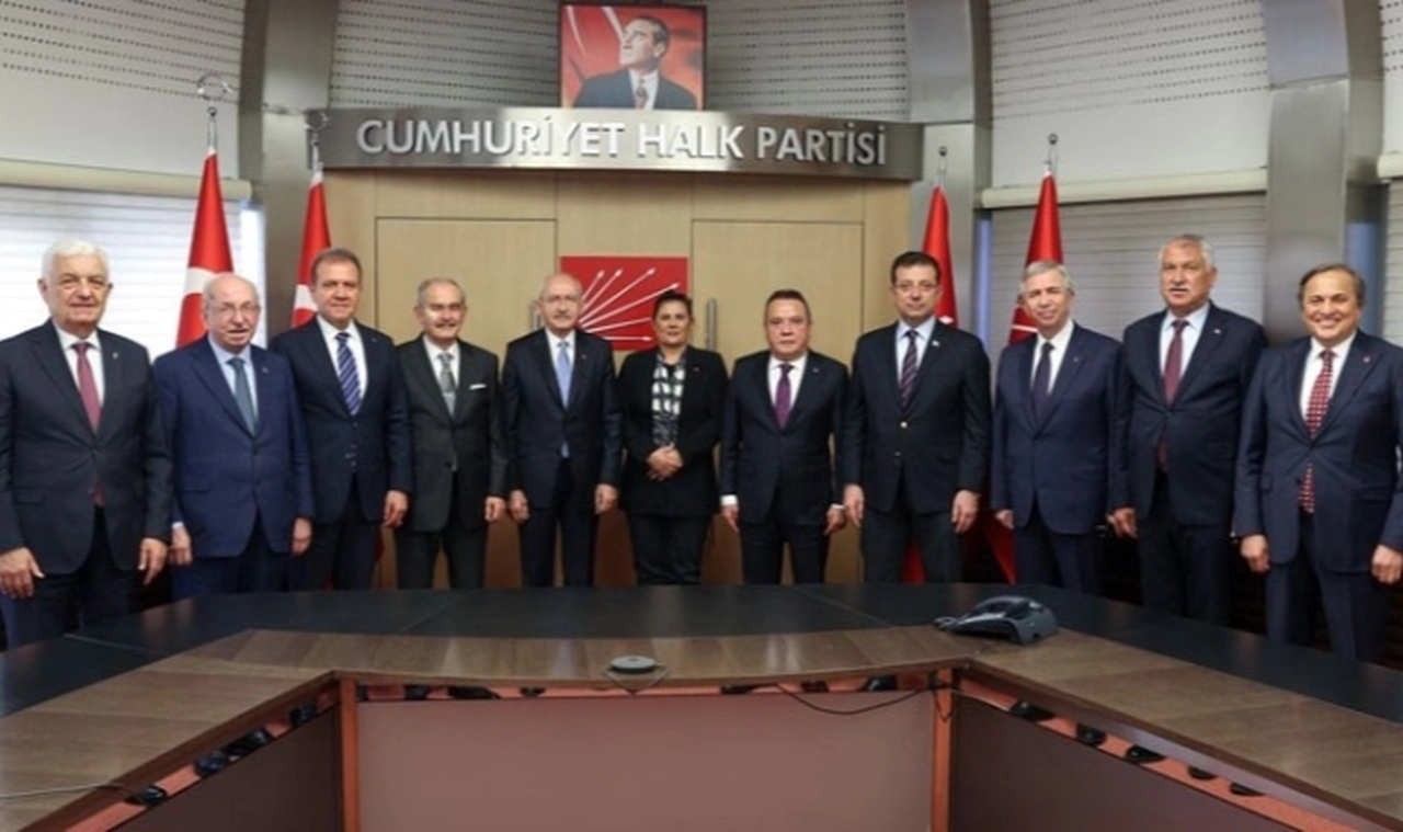 Kılıçdaroğlu, CHP'li büyükşehir belediye başkanları ile bir araya geldi
