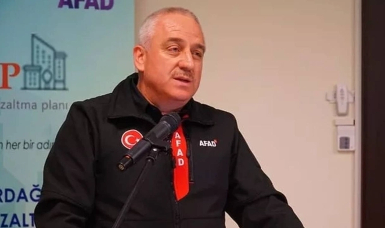 AFAD Afetlere Müdahale Genel Müdürü İsmail Palakoğlu, ilahiyat fakültesi mezunu, afetle ilgili hiç iş yapmamış