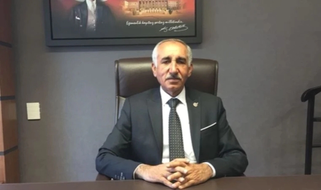 AK Partili vekil ve ailesi de enkaz altında