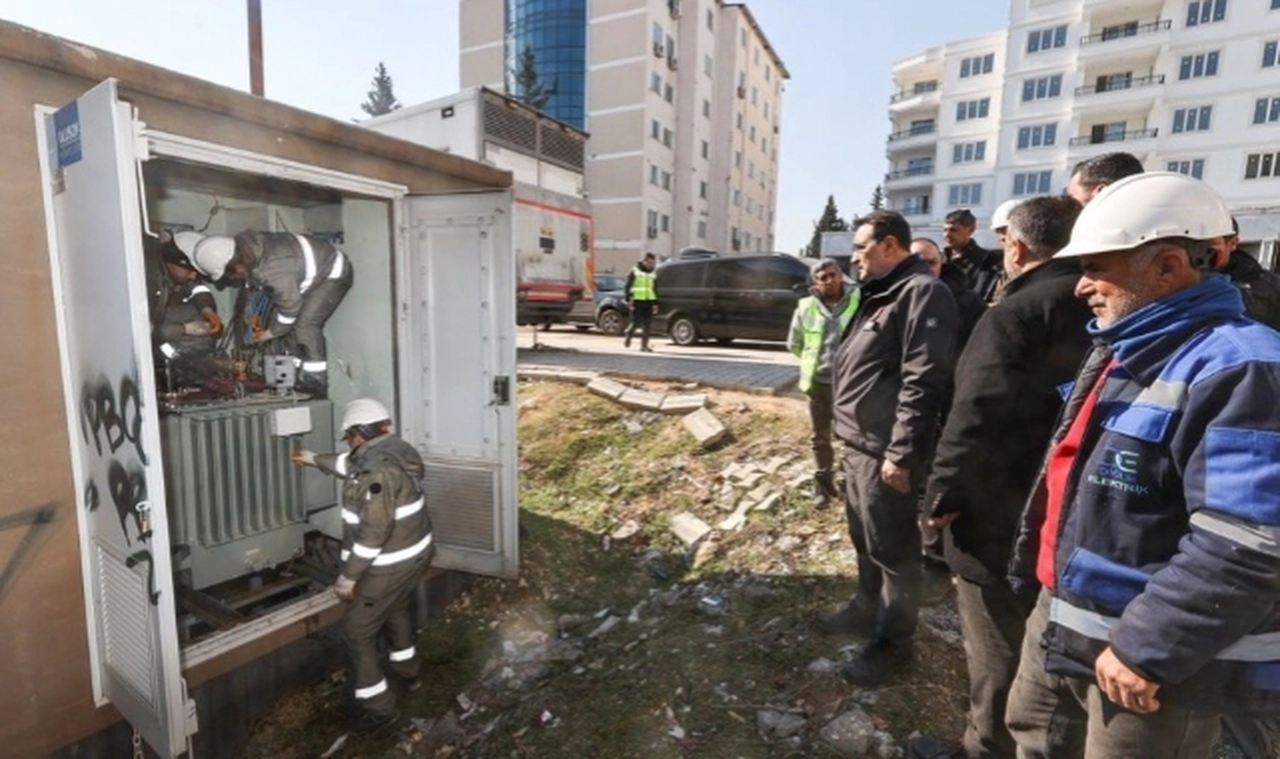 Bakan Dönmez: Doğalgazı özellikle hasarın yoğun olduğu bölgelerde bilerek vermiyoruz