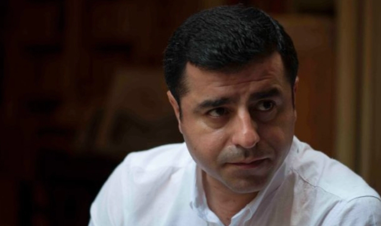 Demirtaş: Sayın Arınç, sizi halen dinliyorsa ona istifa etmesini söyleyin