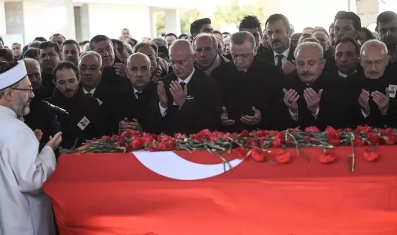 Deniz Baykal son yolculuğuna uğurlandı