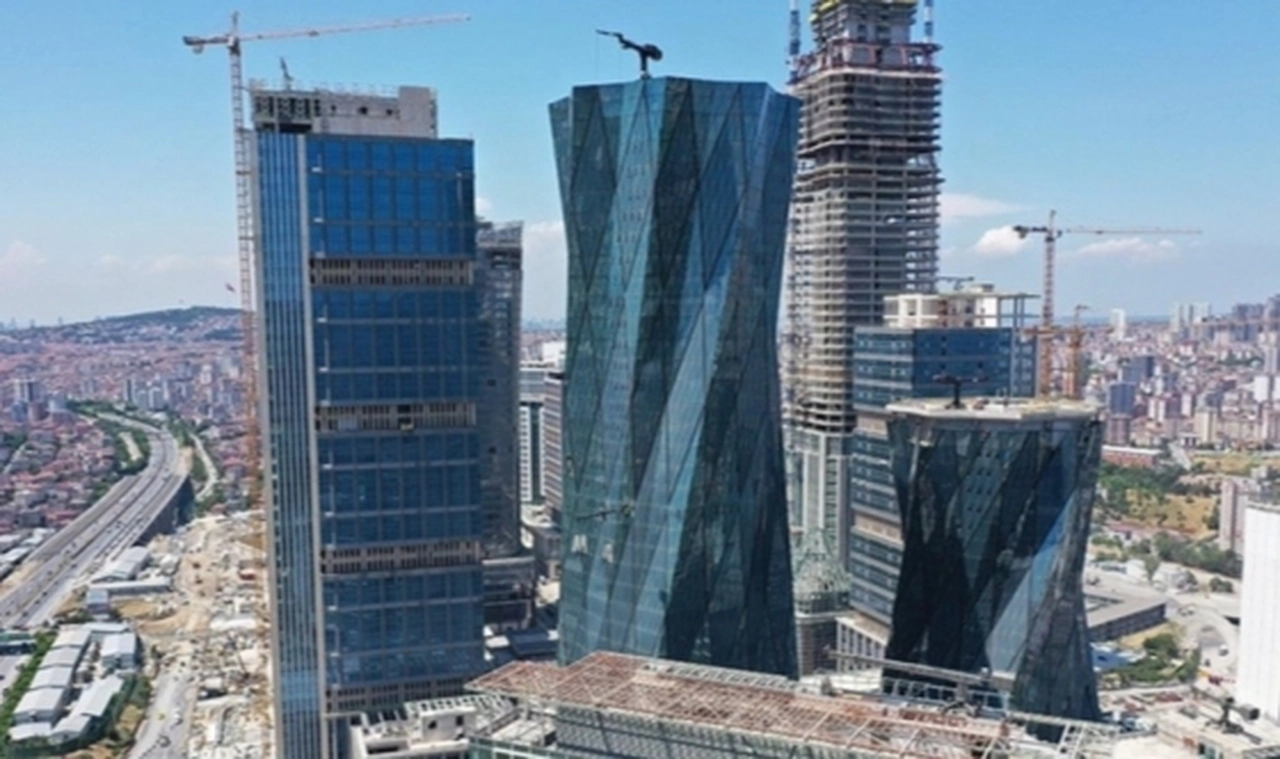 İyi Parti, İstanbul Finans Merkezi'nin depremzedelerin kullanımına açılmasını önerdi