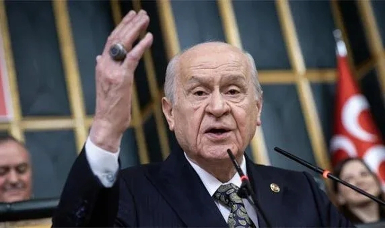 Tribünlerden yükselen 'istifa' tezahüratları sonrası Bahçeli: Ya önlem alın ya maçlar seyircisiz oynansın