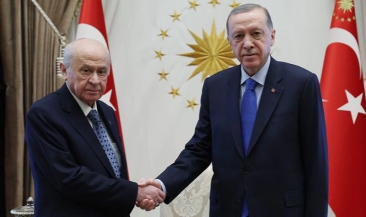 Erdoğan, Bahçeli ile bir araya geldi: Masada ittifakın durumu ve aday listeleri var