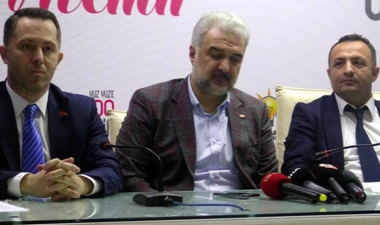 Gelecek Partisi Avcılar İlçe Başkanı Ahmet Şahin ve yönetim kurulu üyeleri istifa etti... AK Parti'ye geçtiler