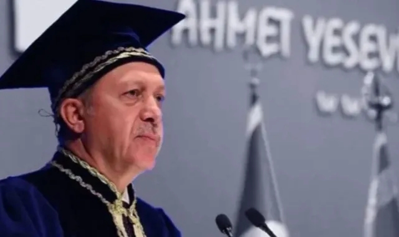 Marmara Üniversitesi’nden ‘Erdoğan’ın diploması’ açıklaması: ‘Yusuf Ziya Özcan’ın açıklaması dezenformasyondur’