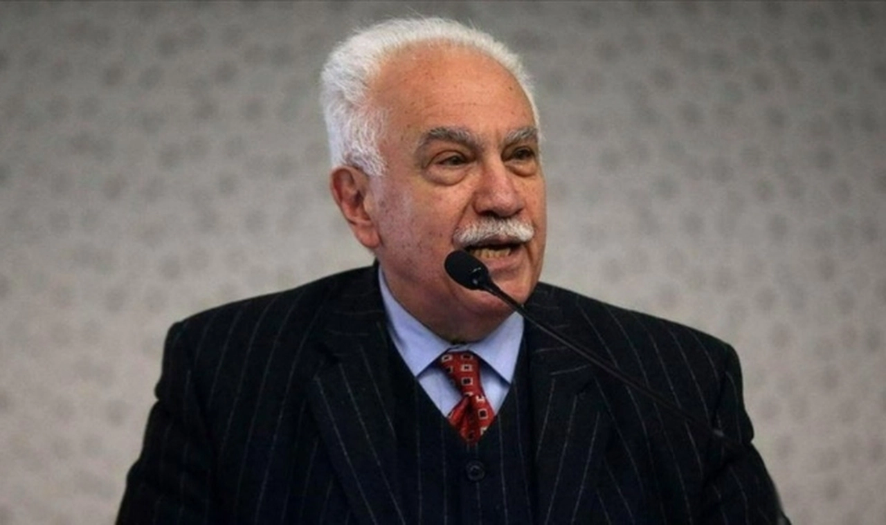 Vatan Partisi'nin eski genel başkan yardımcısı, Perinçek'e neden imza vermediğini bu sözlerle açıkladı: 'Saltanat kayıkçılarına' oy verilmez