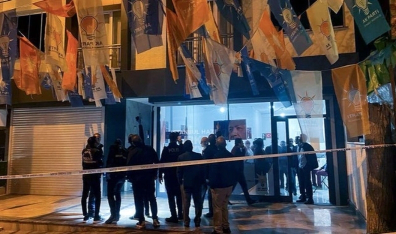 AK Parti seçim bürosu önünde silah sesleri duyulmuştu! Valilik duyurdu: 2 kişi gözaltına alındı