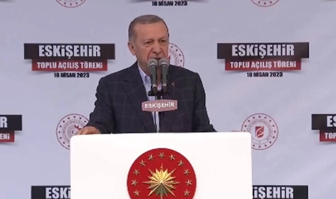 Erdoğan: Bay Bay Kemal bu TIR'lar, uçaklar, yollar olmasa acaba siz bütün bu patatesi, domatesi neyle taşıyacaksınız?