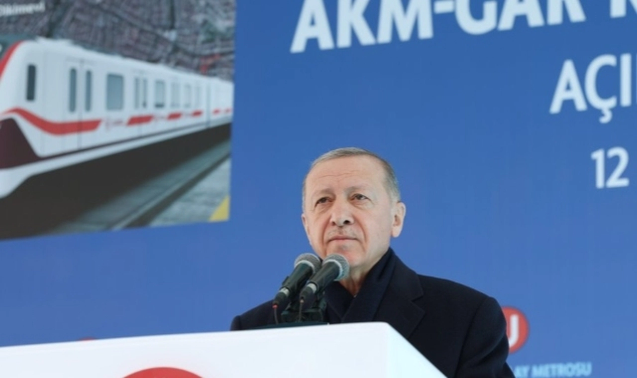 Erdoğan: Bizi beğenmeyip ayrı parti kuranlar 7'li masanın dolgu malzemeliğine razı oldular