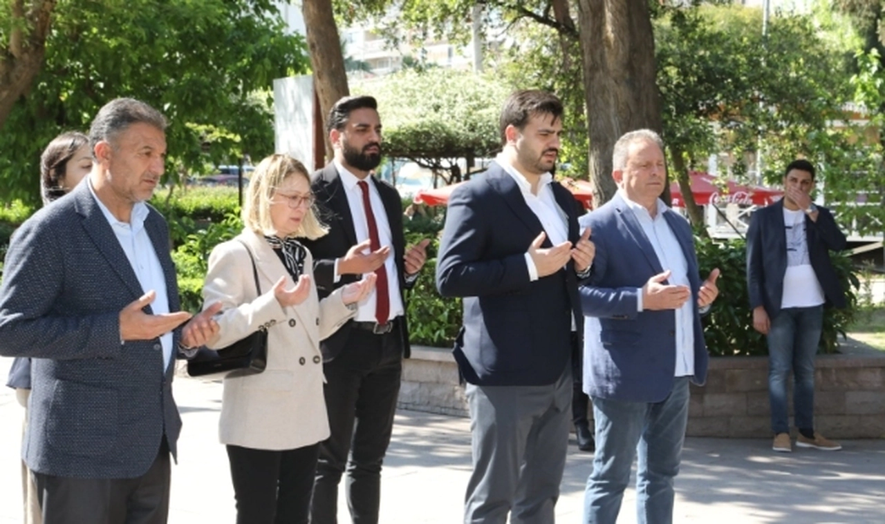 Eyyüp Kadir İnan :"Kahraman annelerimizi saygıyla ve rahmetle anıyorum"