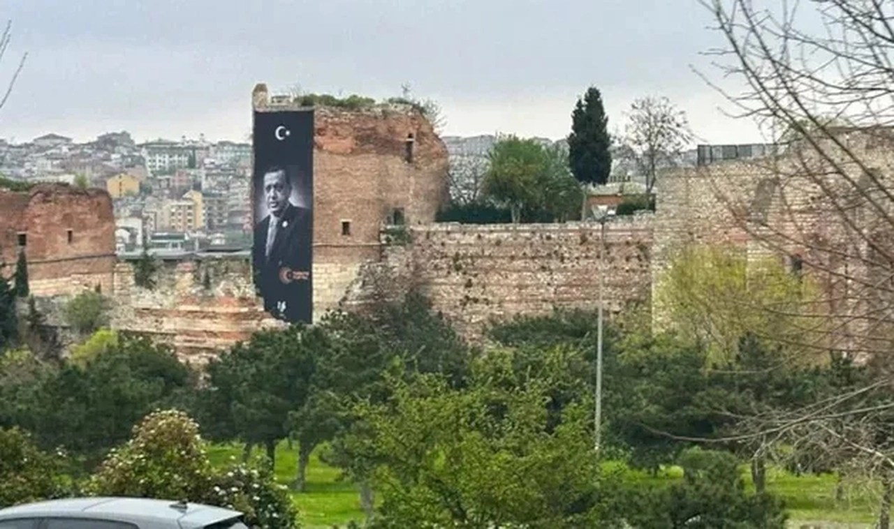 Kaftancıoğlu Erdoğan pankartı paylaştı: Filmin sonunu biliyoruz