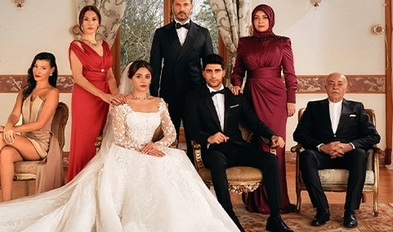 Kızılcık Şerbeti dizisine verilen RTÜK cezasına yürütmeyi durdurma kararı, dizi cuma günü yayınlanacak