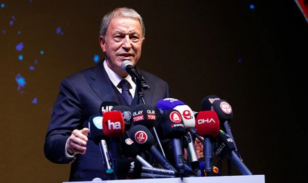 Milli Savunma Bakanı Akar, "Vur de vuralım, öl de ölelim" sloganlarına böyle karşılık verdi: Bekleyin, onun da zamanı gelecek!