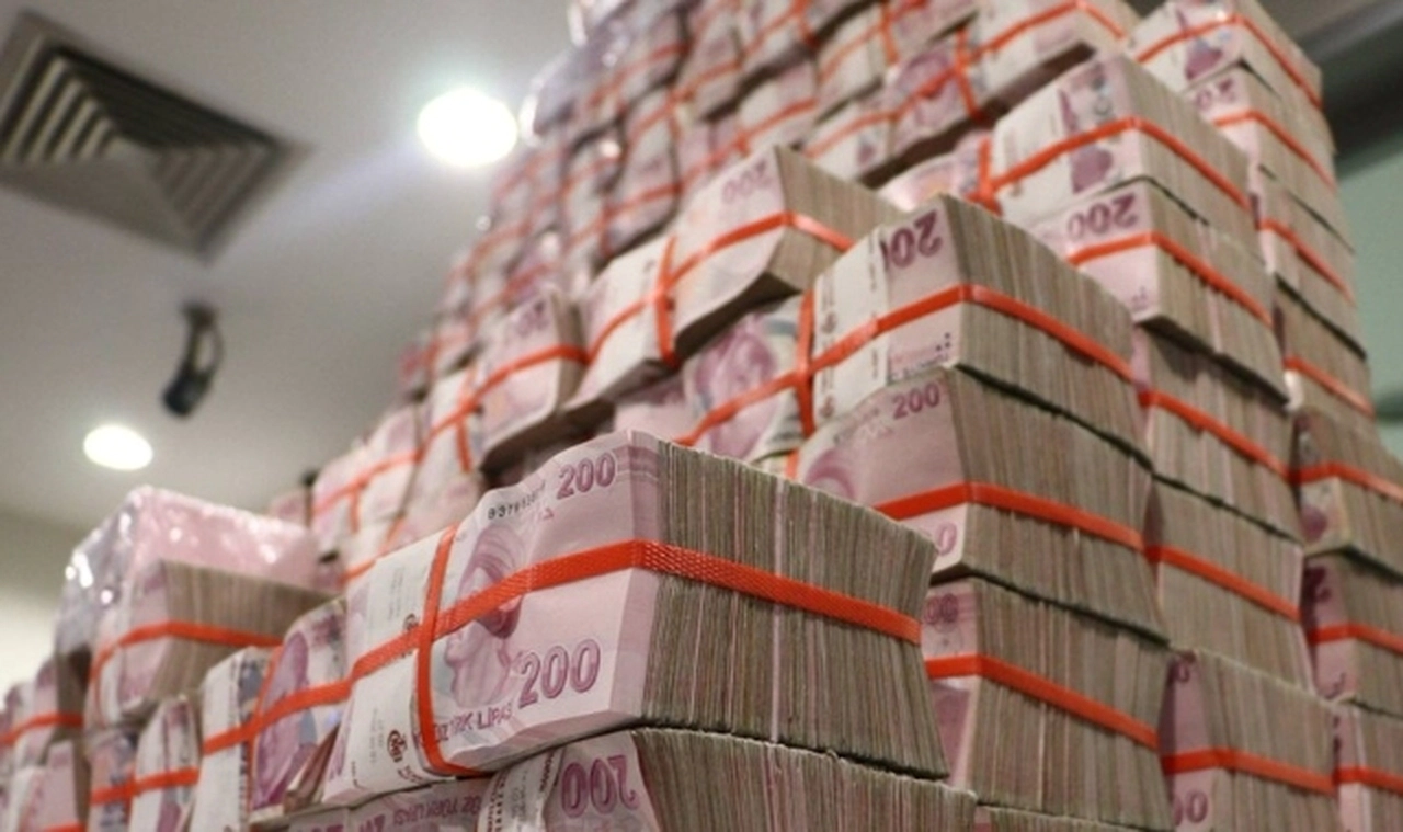 Bütçe, yılın ilk 4 ayında yaklaşık 400 milyar lira açık verdi