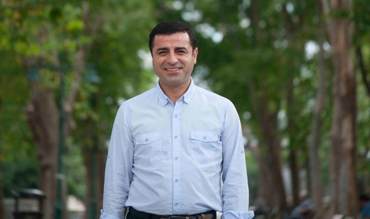 Demirtaş, Kılıçdaroğlu'na oy istedi: Demokrasinin de ekonominin de sonu olabilir