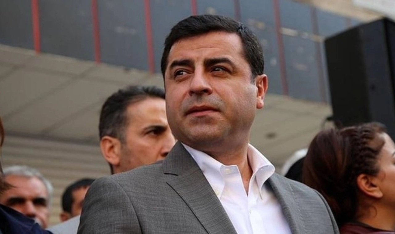Demirtaş'tan çağrı: Hiçbir gerekçeniz yoksa bile hatırım için sandığa gidin