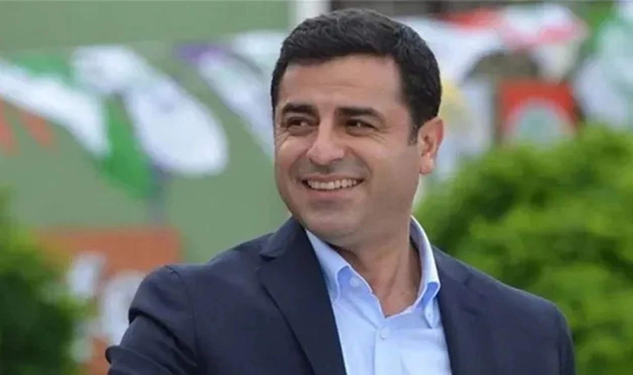 Demirtaş'tan İzmir halkına: Her evden 1 oy Yeşil Sol'a verin