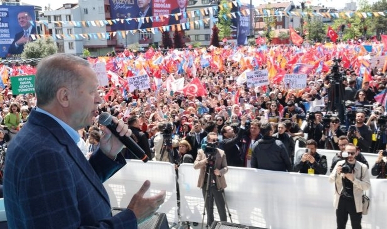 Erdoğan: "İlk turda bitmesi için ne gerekirse yapacağız, bu gece yoğun çalışacağız"