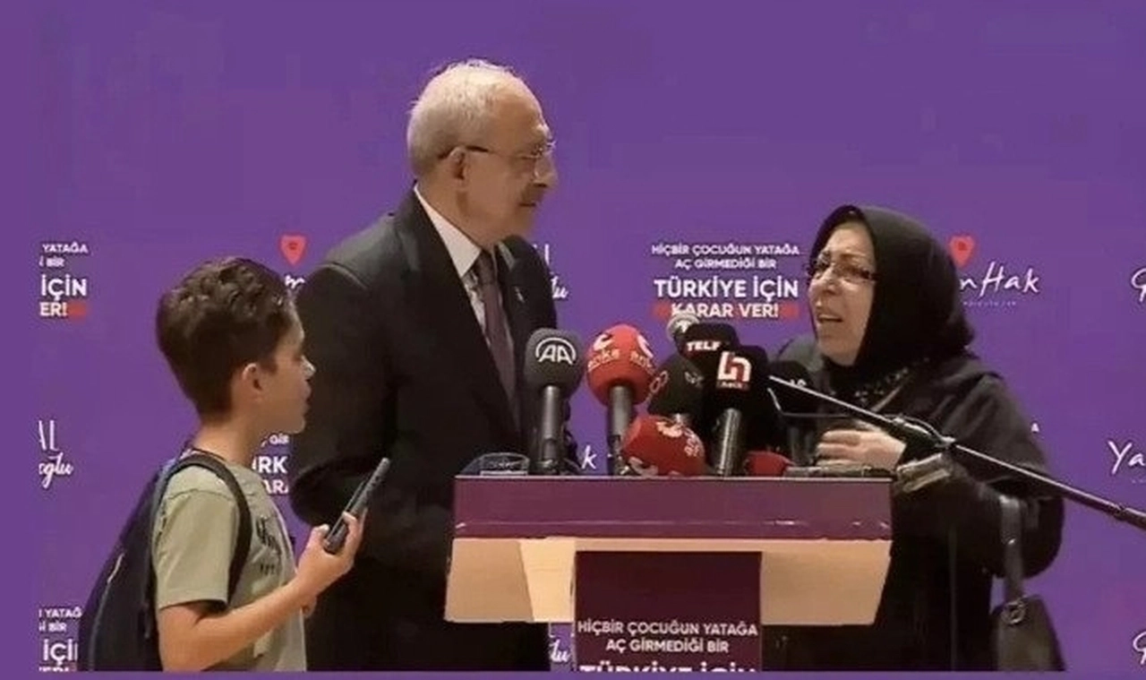 Kürsüye çıkan vatandaş feryat etti: "Bana hiç olmadı o toz pembe hayat"