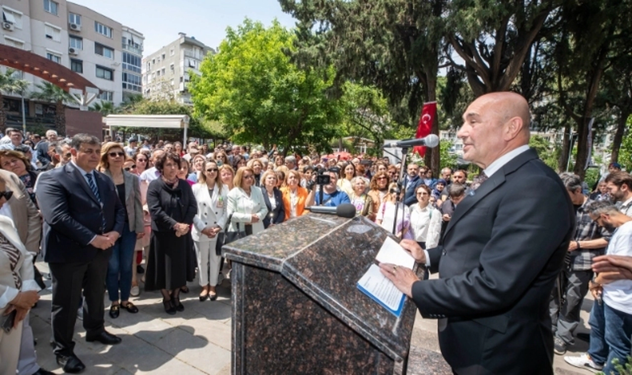 Zübeyde Hanım İzmir’de kabri başında anıldı