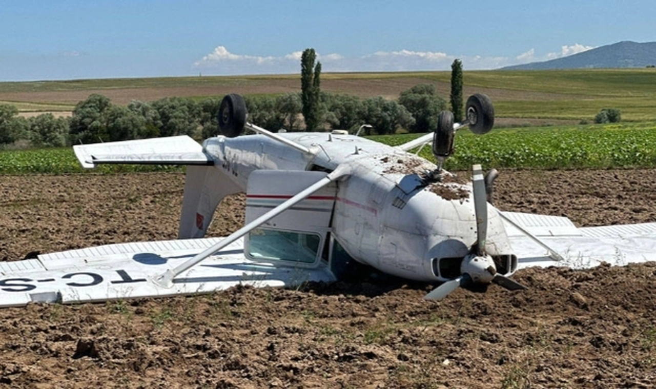 Aksaray'da eğitim uçağı düştü: 2 pilot hafif yaralandı