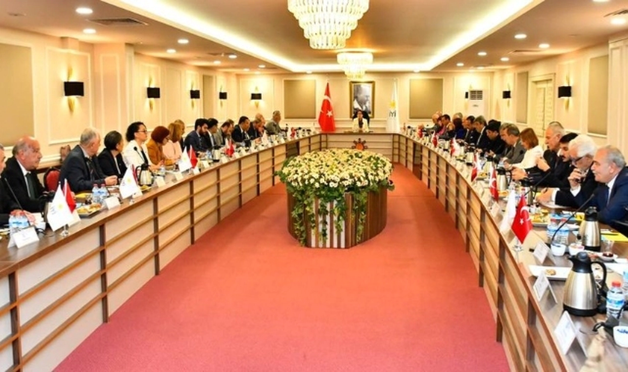 Akşener, partisinin Genel İdare Kurulu üyeleri ile bir araya geldi