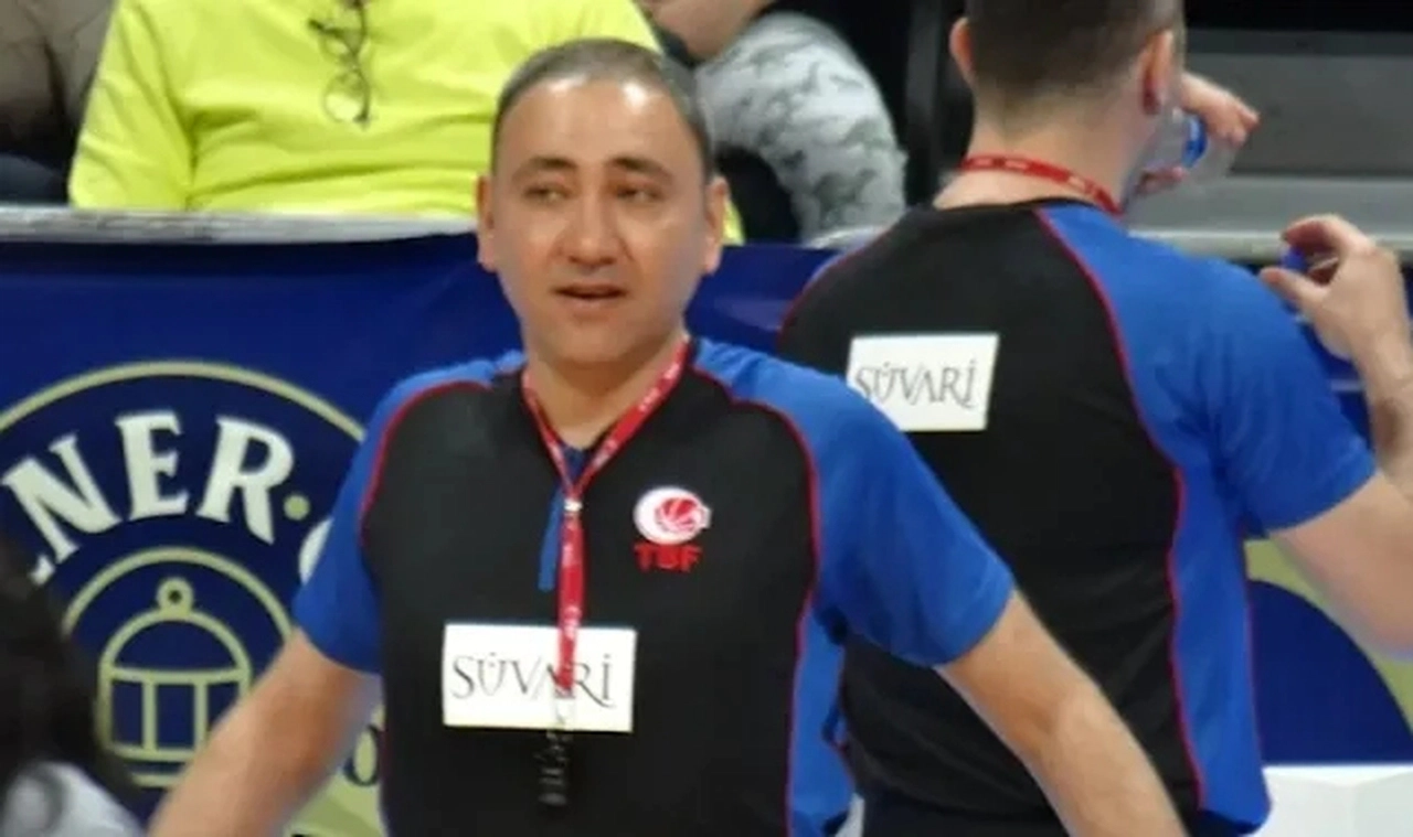 Anadolu Efes-Fenerbahçe Beko maçının hakemi Aytuğ Ekti kariyerine son verdi