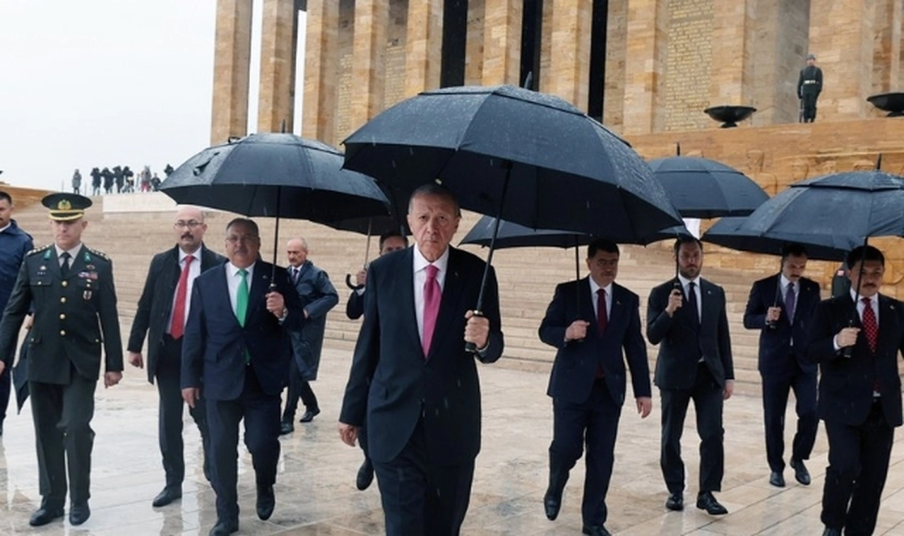 Erdoğan, Anıtkabir’i ziyaret etti: Başkanlık sistemi vurgusu