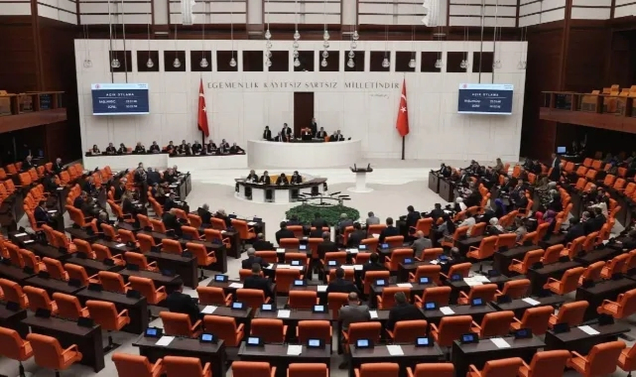 Komisyon seçiminde İYİ Partililer AK Parti’nin adayına oy verdi