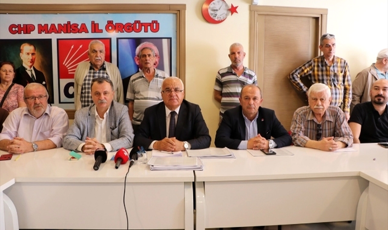 Manisa'da 13 Kurultay Delegesi tüzük değişikliği talep etti