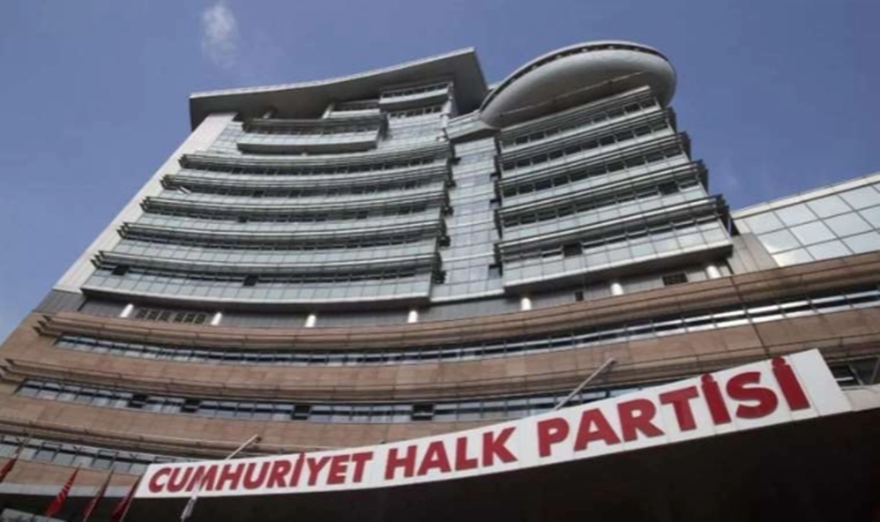 CHP'de kritik görevden almalar! İl başkanlarından tepki: Sanki domates alıyorlar...