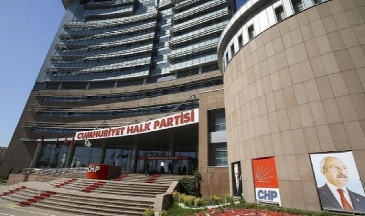 CHP'den örgütüne genelge: En az bir yönetici bilişim okuryazarı olsun