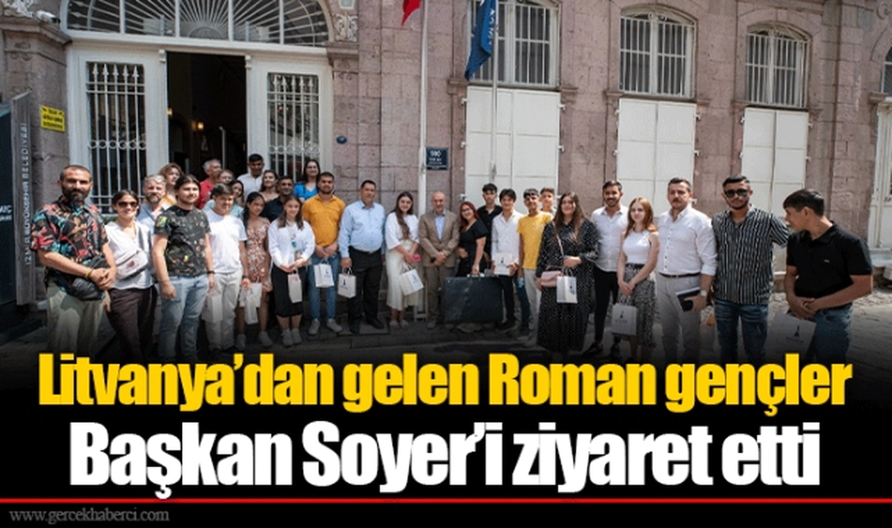 Litvanya’dan gelen Roman gençler Başkan Soyer’i ziyaret etti