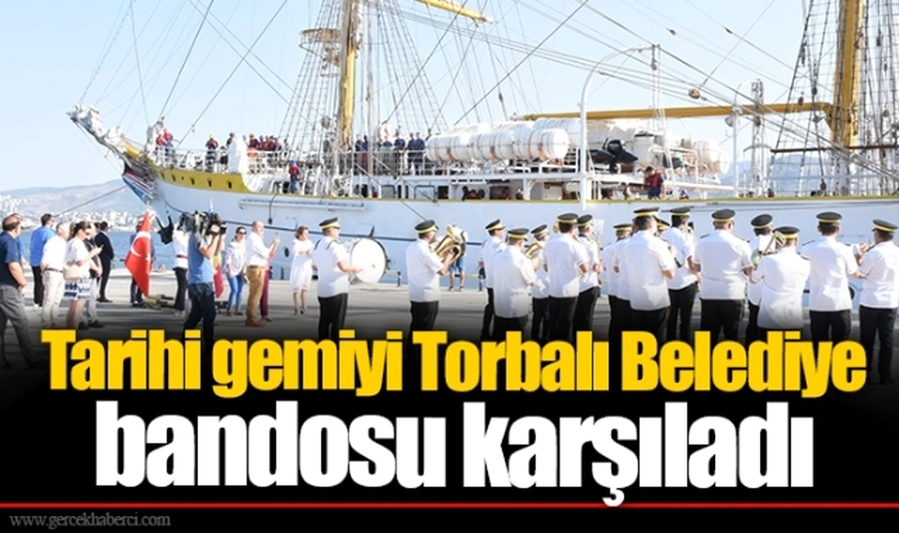 Tarihi gemiyi Torbalı Belediye bandosu karşıladı