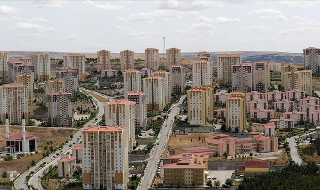 Yılın ilk altı ayında gayrimenkul işlemlerinden Hazine'ye 27,4 milyar liralık katkı