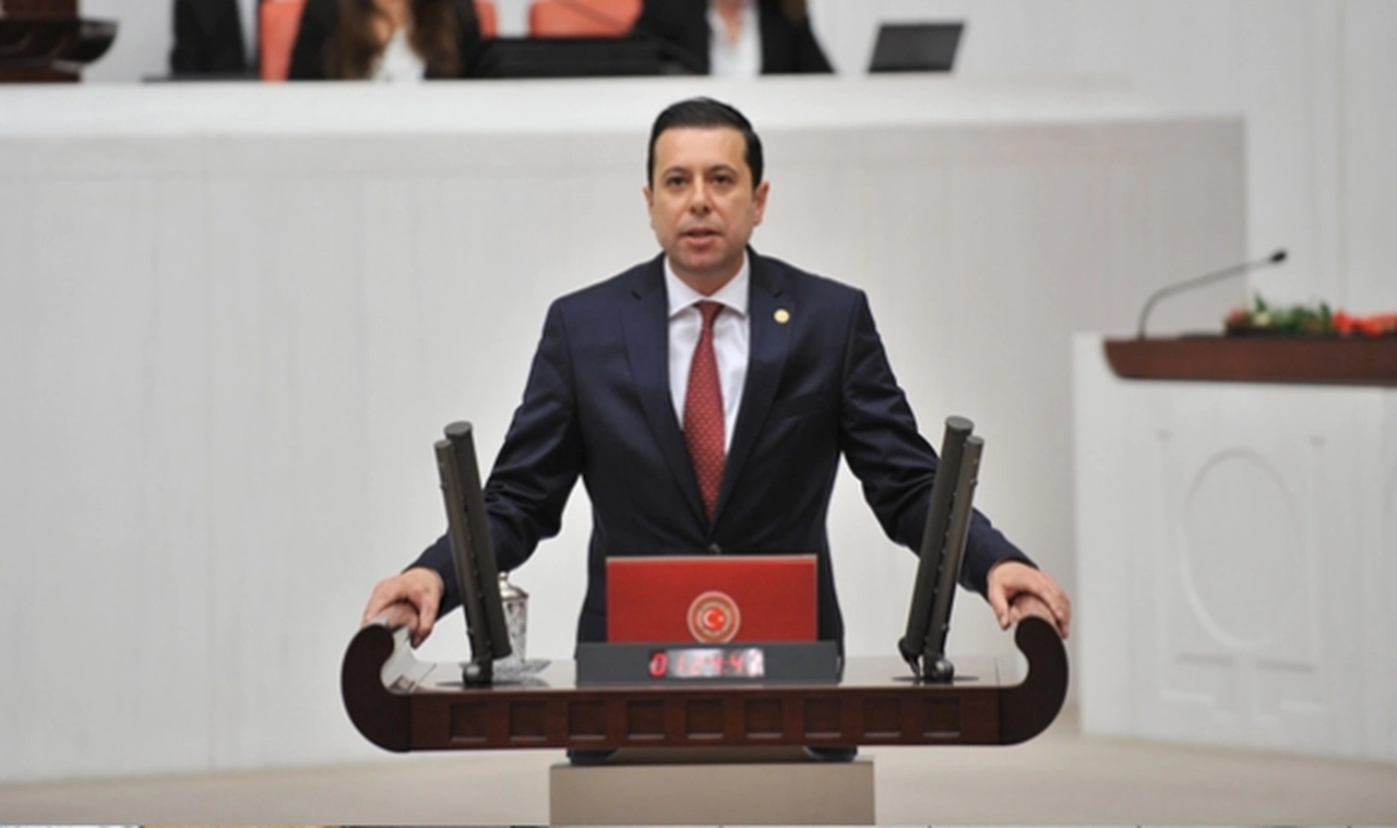 Ak Partili Kaya’dan Soyer’e:  Para yoksa uçak nerede?