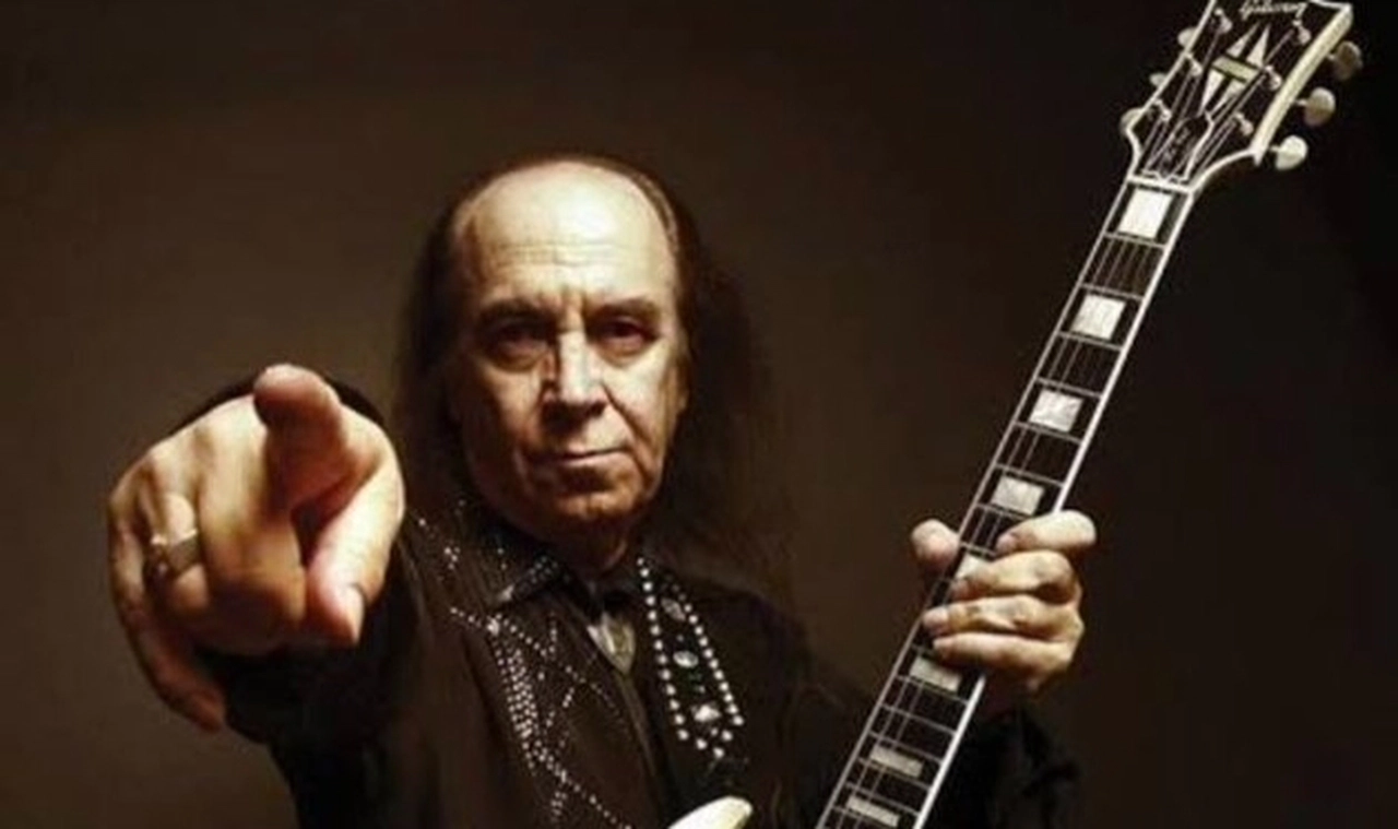 Anadolu rock müziğinin efsane ismi Erkin Koray hayatını kaybetti
