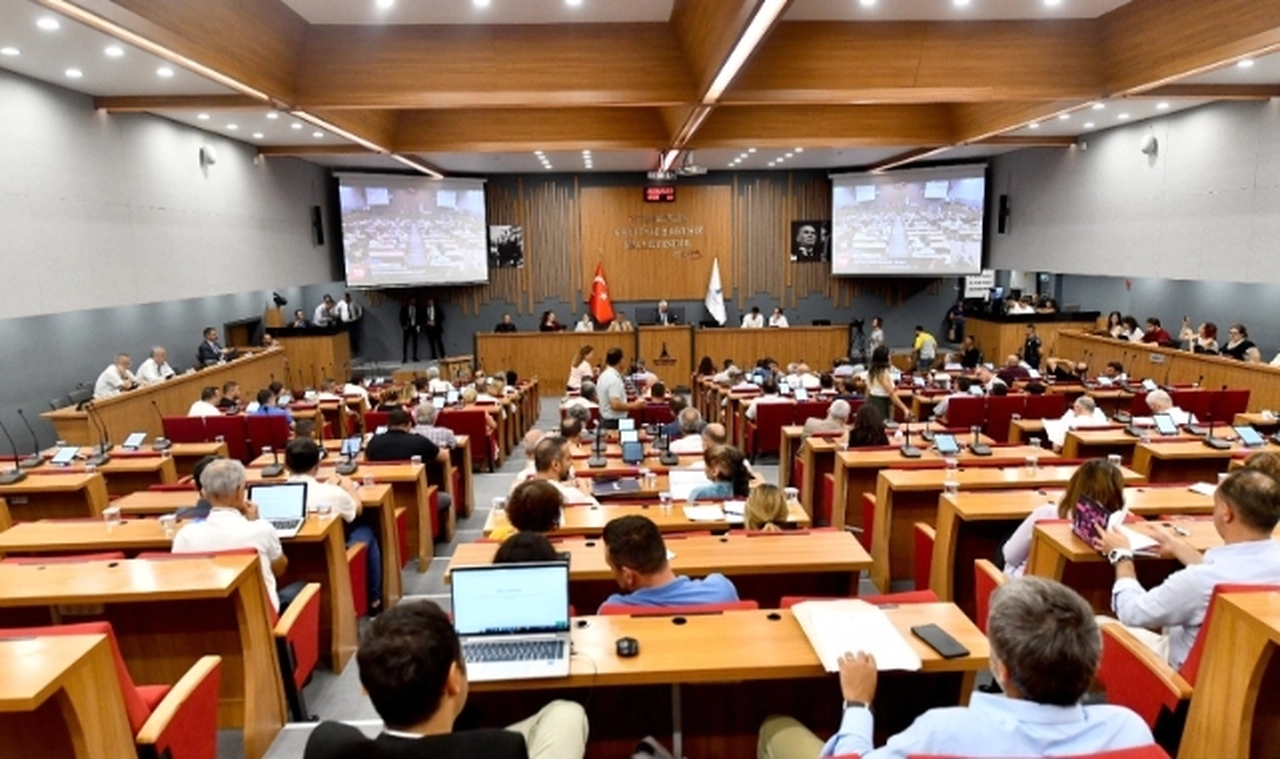 Büyükşehir Meclisi’nden Başkan Soyer’e yetki