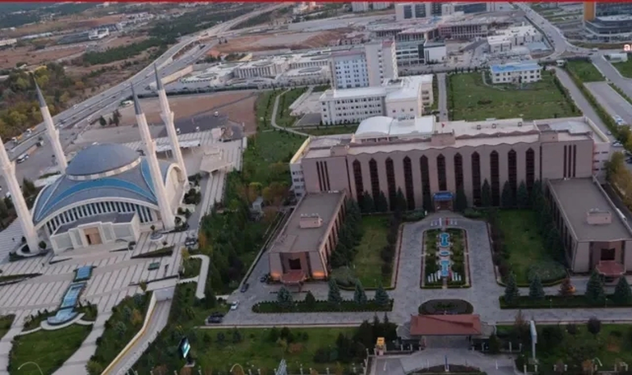 Diyanet, Milli Eğitim'e de el attı! 'Ders saatlerini Cuma namazına göre ayarlayın'