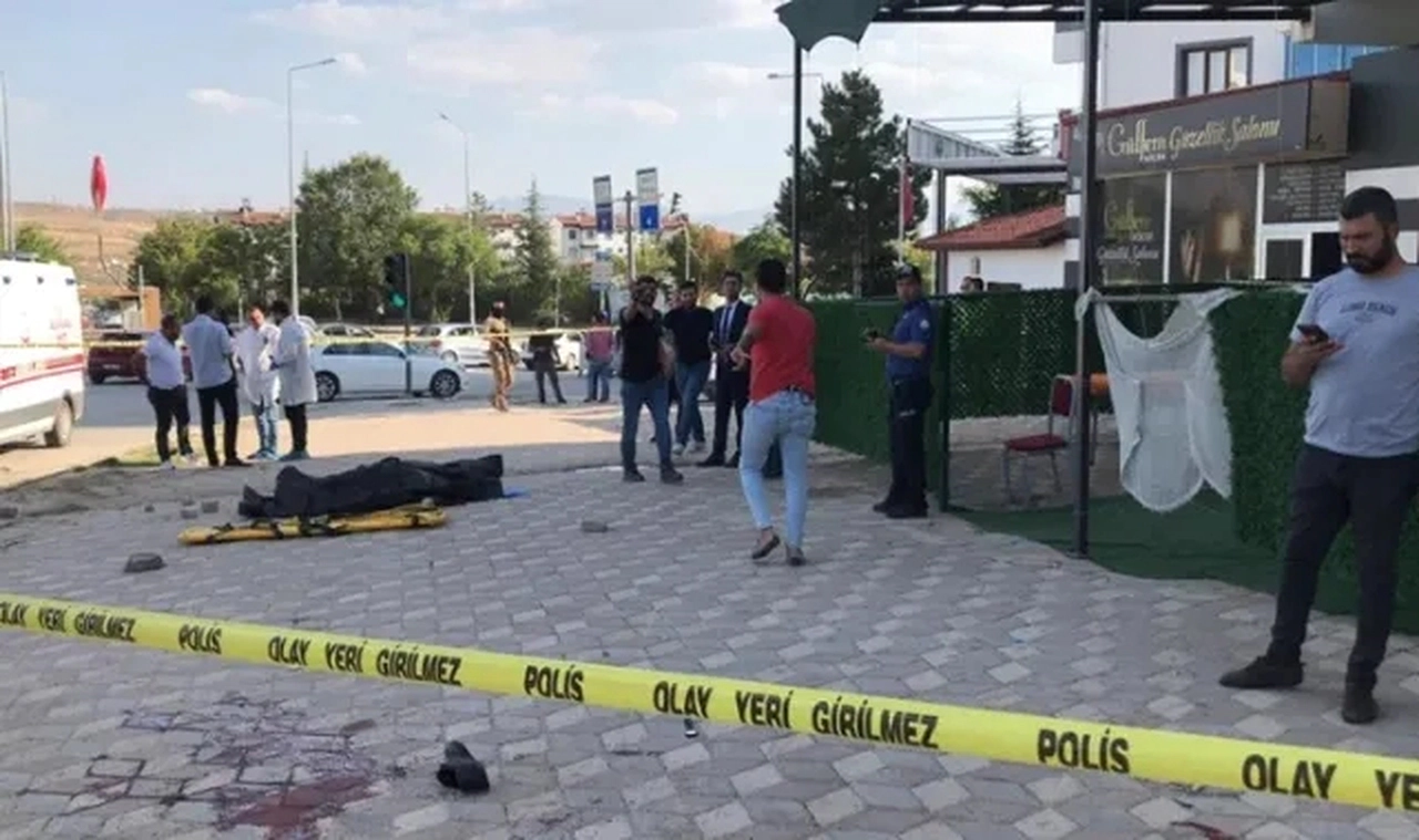 Ambulansta kalp masajı yapılırken vurdular! Elazığ’da silahlı çatışma: 2 kişi hayatını kaybetti