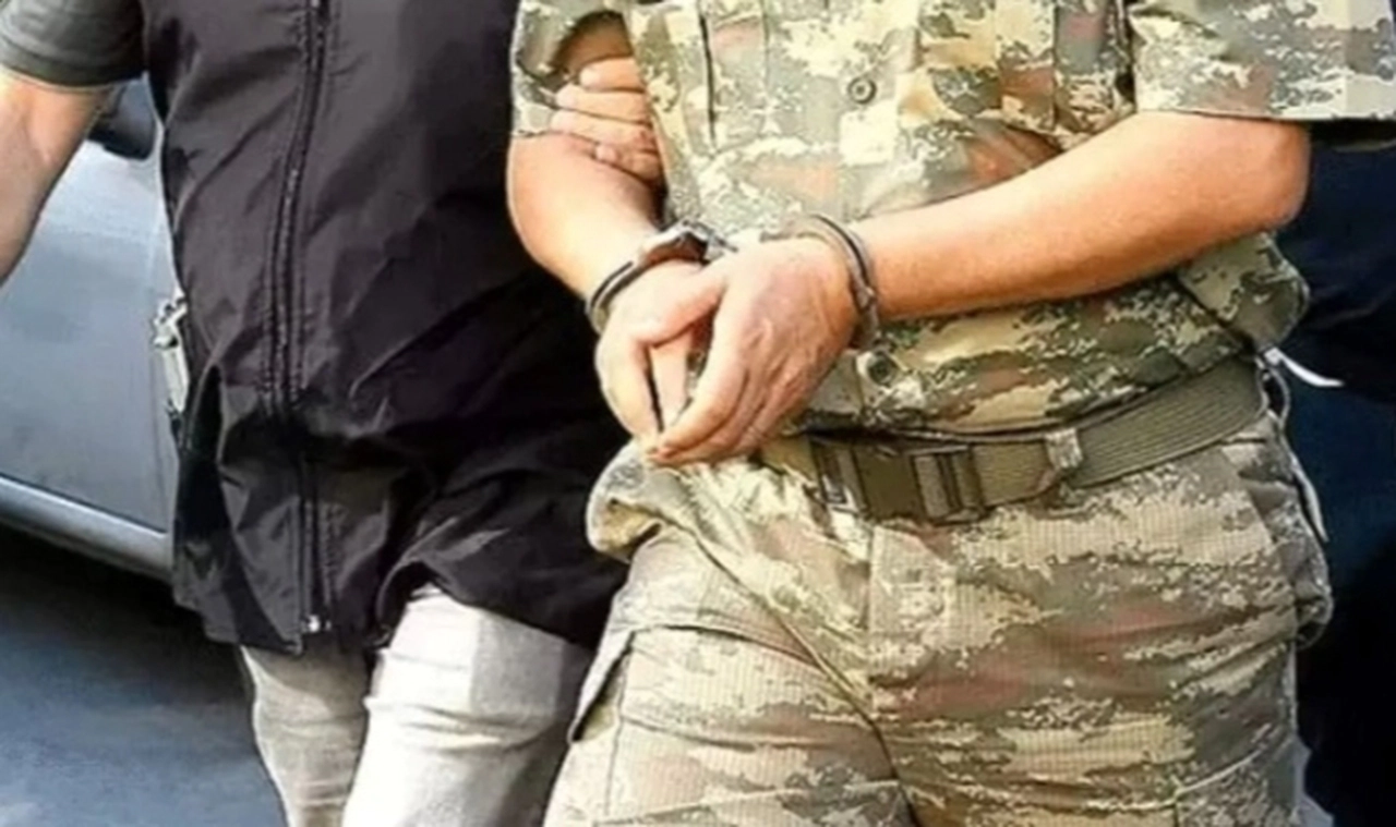 Bakan Yerlikaya duyurdu: FETÖ'cü albay saklandığı evde yakalandı