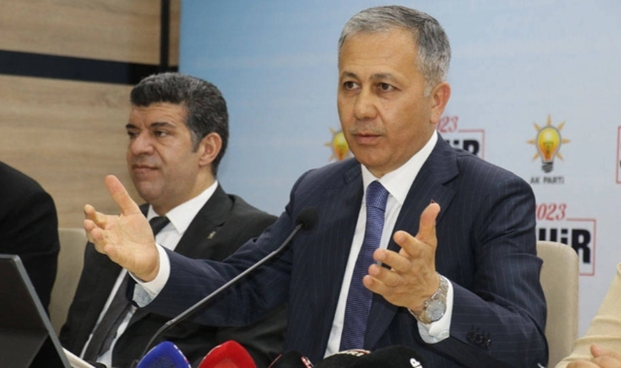 Bakan Yerlikaya: Göçmen kaçakçılığı organizatörlerini pirincin içerisinden taş ayıklar gibi ayıklayacağız