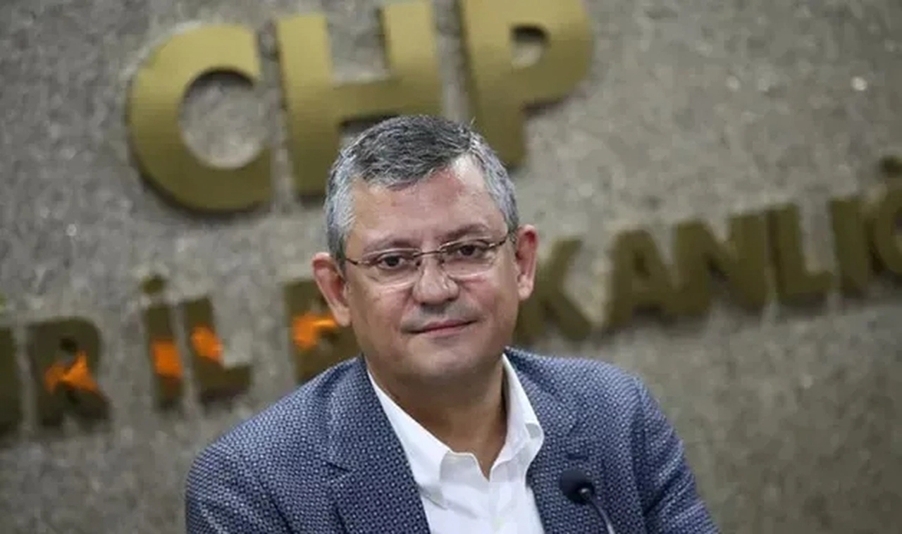 CHP'li Özel, İYİ Partili Beker'e: Bir şey söylersem kalbini kırarım
