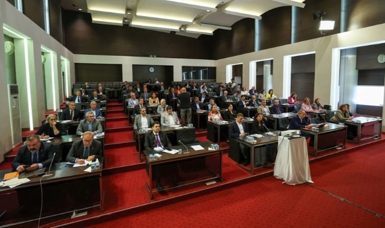 CHP PM'de tartışma çıktı: 'Değişimciler', Burcu Köksal'ın disipline sevk edilmesini istedi